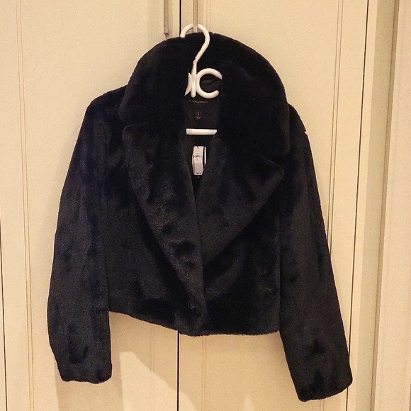 Faux fur crop coat - Picture 1 of 8